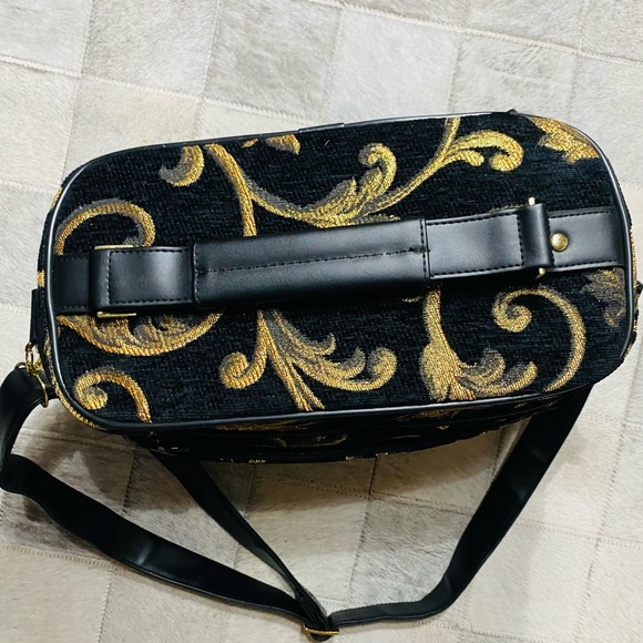 Large Upholstered Toiletries/Makeup Case CarryAll - Picture 4 of 6